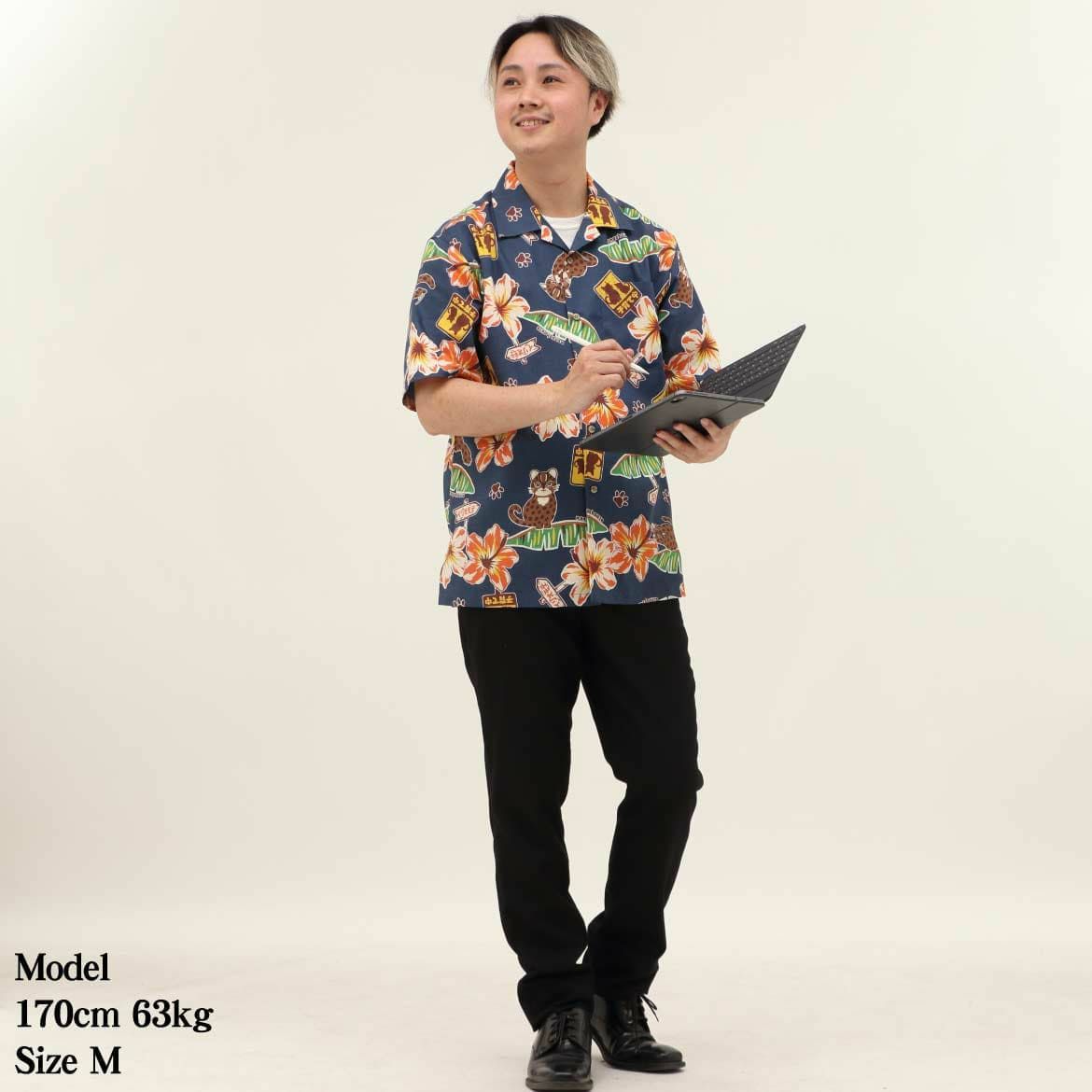 かりゆしウェア　モデル着用