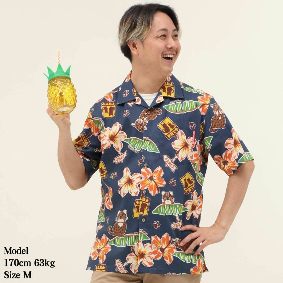 かりゆしウェア　モデル着用