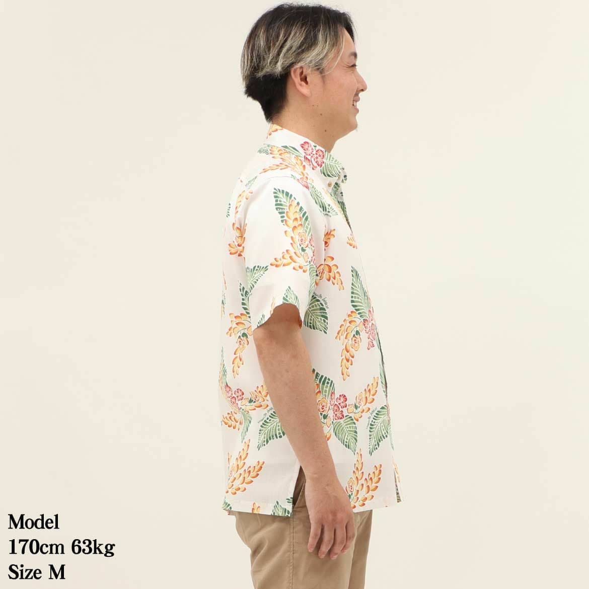かりゆしウェア　モデル着用