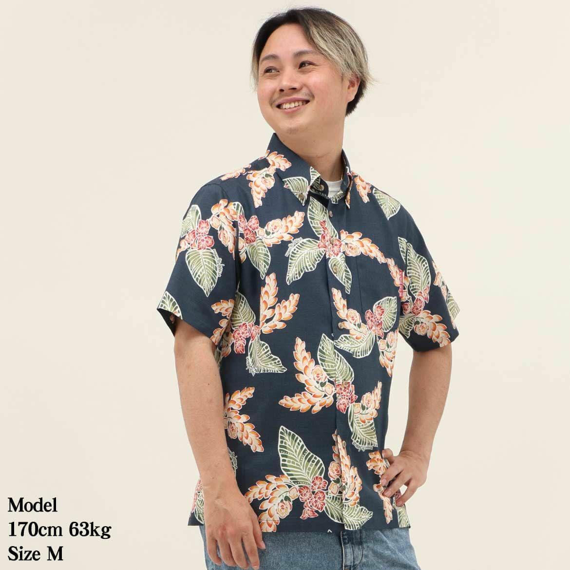 かりゆしウェア　モデル着用